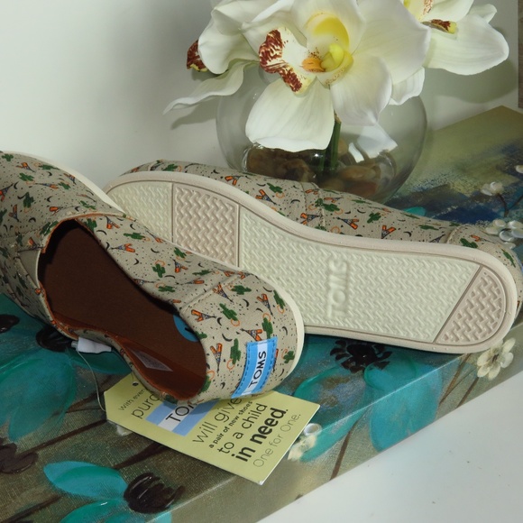 *NEW* Toms Classic Oxford Tan Teepee Flats Sz 6 - Picture 6 of 8
